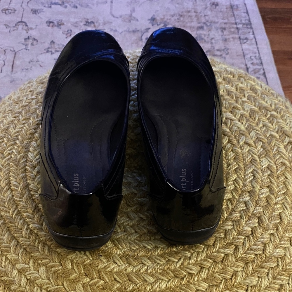 Comfort Plus by Predictions Women's Glossy Black Loafers - Picture 2 of 2